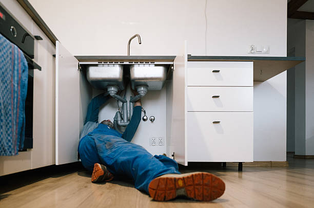 Professional Emergency Plumber technician working in Comstock Park, MI